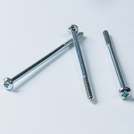 Pan Head Tapping Typ AB. - Flachkopf-Vierkantschraube mit Gewinde Typ AB, dreiwertiges Chrom, weiß verzinkt auf der Oberfläche und Dehydrierung