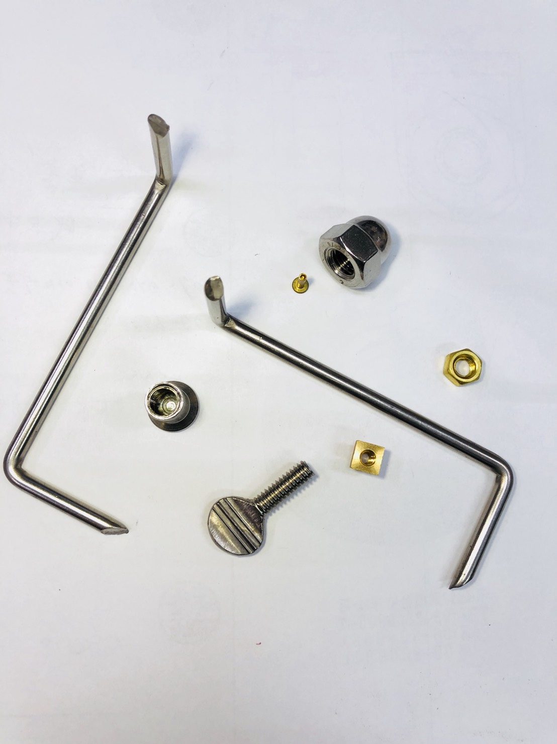 Hřebíky, nýty, dřevěné šrouby, šrouby s PT závitem, šrouby s hřeby, atd.