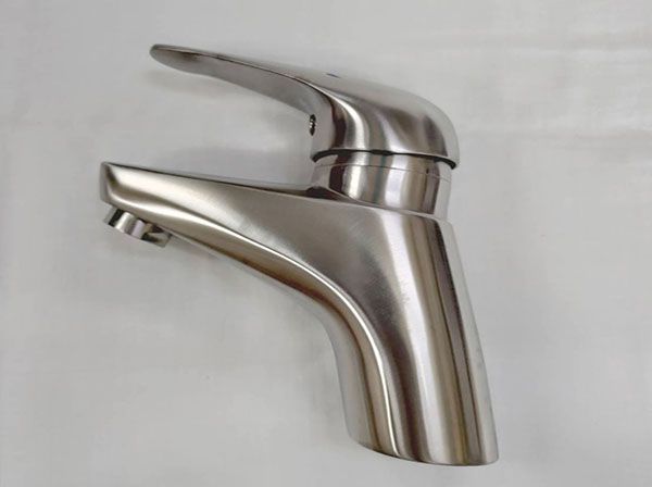不銹鋼面盆單孔龍頭
