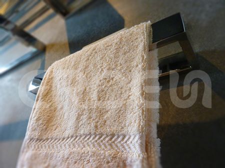 Soporte de toalla de acero inoxidable montado en la pared ERDEN