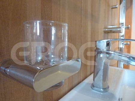 टंबलर होल्डर