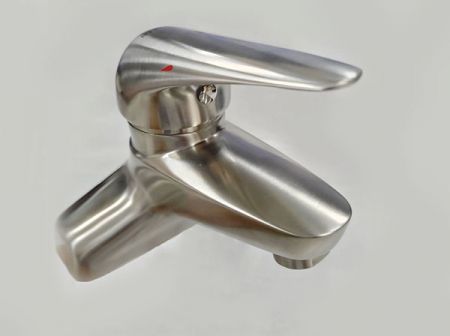 不銹鋼面盆三孔龍頭 - 不銹鋼面盆三孔龍頭