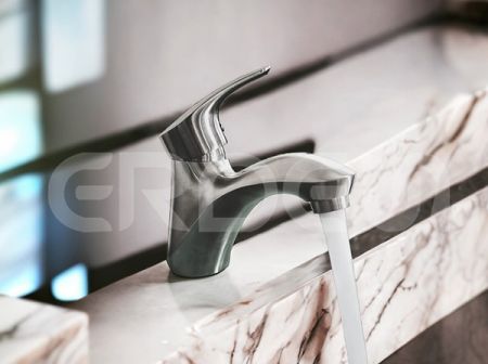 浴室弧形面盆單孔龍頭