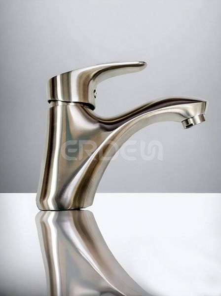 浴室臉盆單孔龍頭