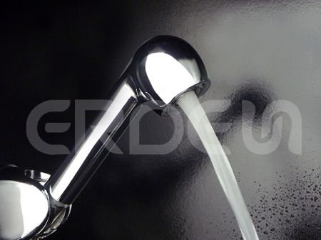 抽拉廚房檯面水槽噴槍