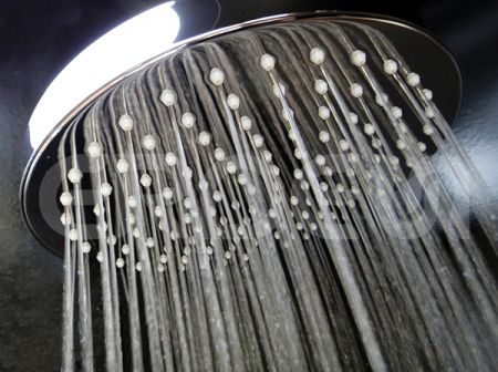 หัวฝักบัวฝนทองเหลืองแบบจุดของ ERDEN