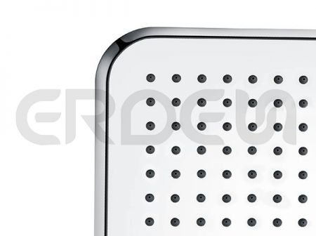 百昱方形頂噴出水面