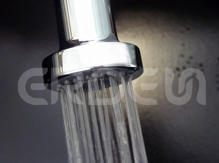 花灑擋出水效果