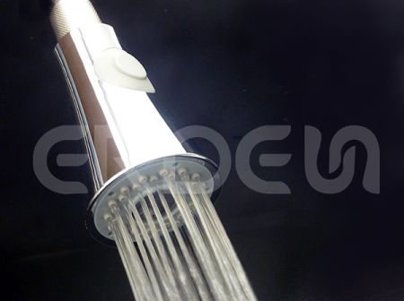 花灑擋出水效果