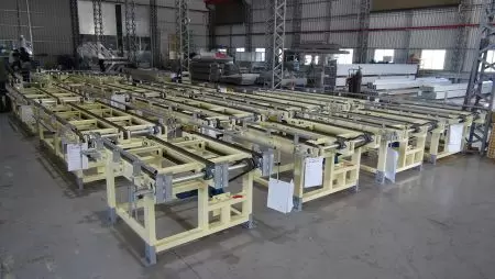 El módulo de transportador de cadena es adecuado para el manejo de materiales con palets de carga pesada.