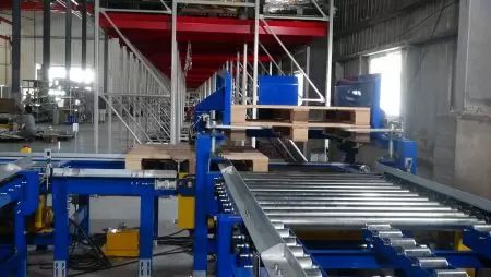 Máquina dispensadora de palets - La máquina dispensadora de palets funciona con RGV o transportadores, optimiza el uso de palets
