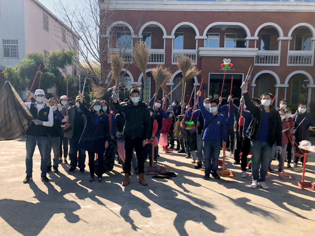 Bersih-bersih Lingkungan Komunitas