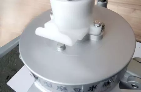 커피 그라인더 투입구 격자문