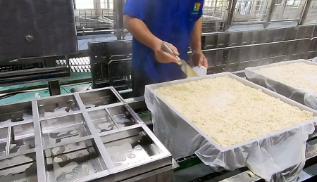 永順利は豆腐の製造に豊富な経験を持つ職人がおり、お客様に豆腐の製造技術の移転を提供しています。
