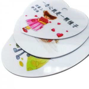 Ellipsin muotoinen tagi