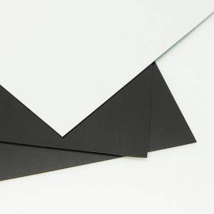 مغناطیس انعطافپذیر خودچسب