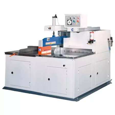 Découpe de matériaux en aluminium, cuivre, PVC, acier plastique, bakélite, plastique acrylique, Téflon, panneaux en nid d'abeille, bois et autres matériaux métalliques non ferreux.