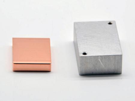 アルミニウムブロックと銅ブロック - 熱伝導性のあるアルミニウムと銅のブロック