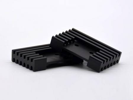 Dissipatori di calore anodizzati neri lavorati CNC