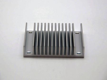 Mecanizado CNC de disipadores de calor anodizados en plata - Disipadores de calor de placa base personalizados