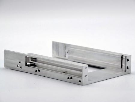 CNC铣床加工磁碟陣列機殼 - CNC加工磁碟陣列磁盤