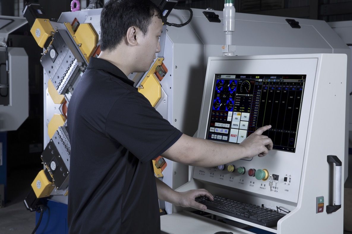 Máquina de formação de molas X-Type aumenta a velocidade de produção e reprodutibilidade