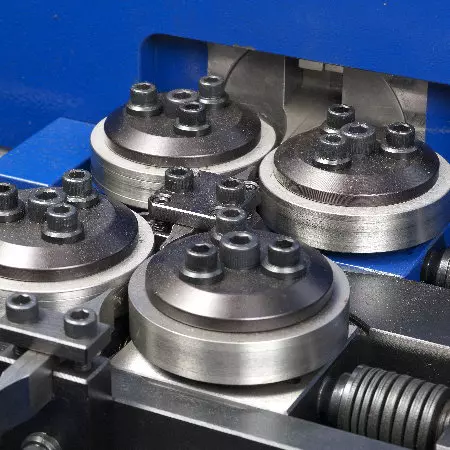 Kam Yayı Şekillendirme Makinesinin Düz Tel Besleme Takımı.