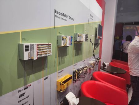 Federfeder-Formmaschinen mit EtherCAT bieten höhere Geschwindigkeiten, mehr Durchsatz, mehr Achsen und mehr Optionen und sind auch Vorposten in Richtung Industrie 4.0.