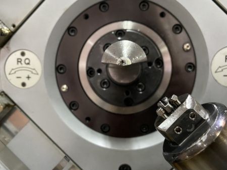 La bonne machine à former des ressorts peut simplifier les opérations, améliorer l'efficacité de la production de ressorts et augmenter la rentabilité globale.