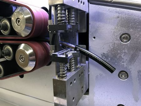 Kabelschneide- und Abisolierservice - Automatisches Kabelschneiden und Abisolieren.