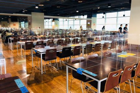 Application d'acrylique sur les barrières antivirales