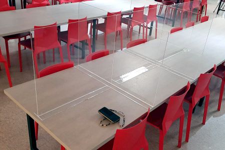 Application d'acrylique sur les barrières antivirales