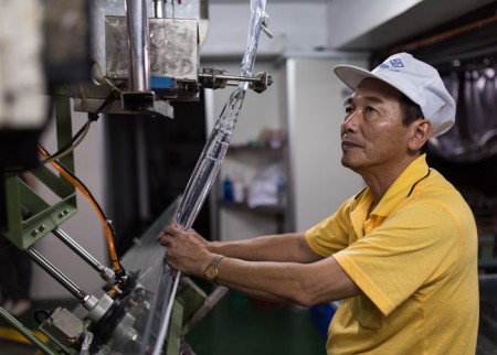 (3) Injecter le sirop dans des moules en verre