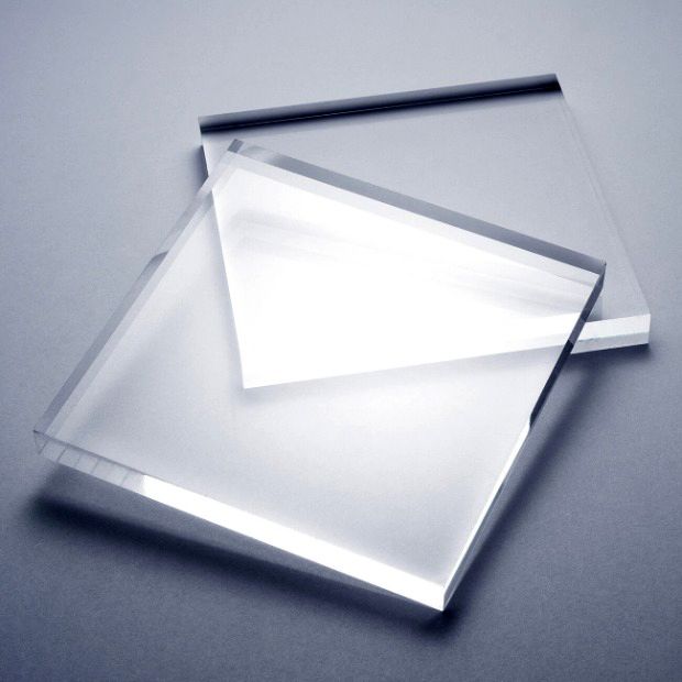 Pannello in plexiglass trasparente a misura