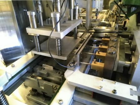 宏塑集团积极导入各项自动化项目。