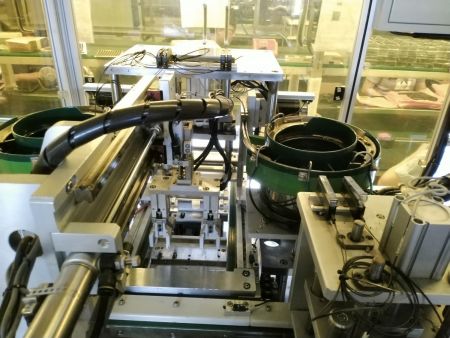 宏塑集团积极导入各项自动化项目。