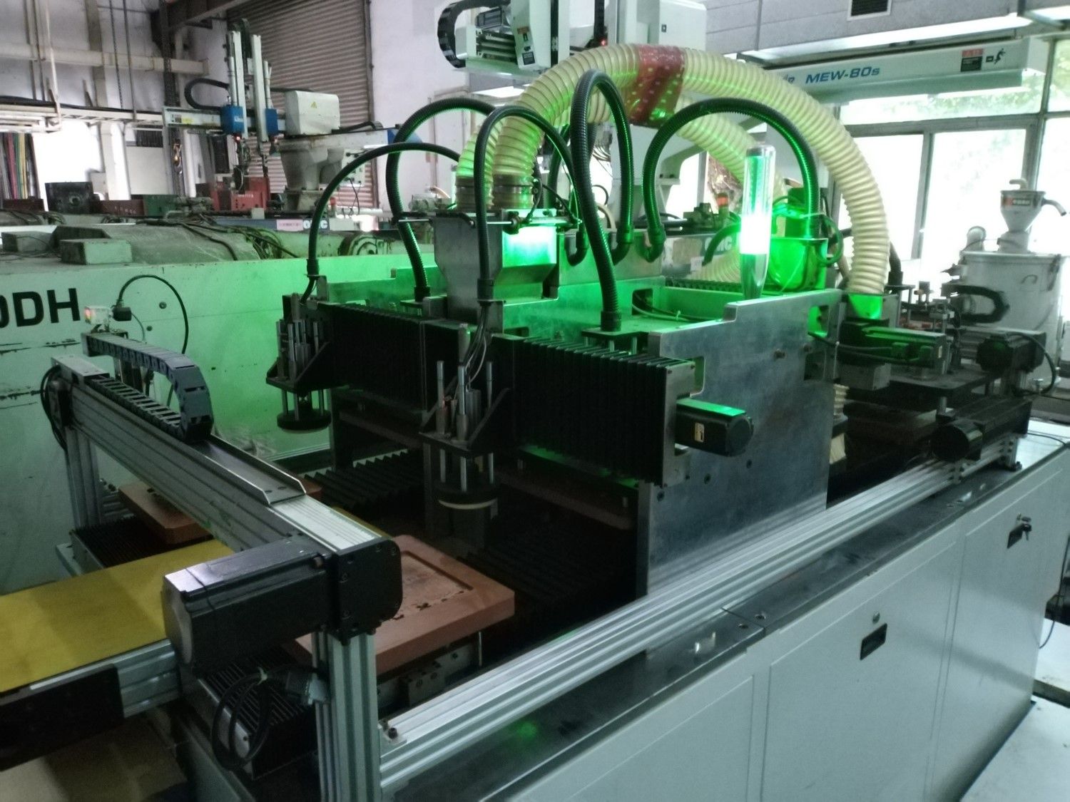 宏塑集團中山廠導入自動化銑削一體機設備