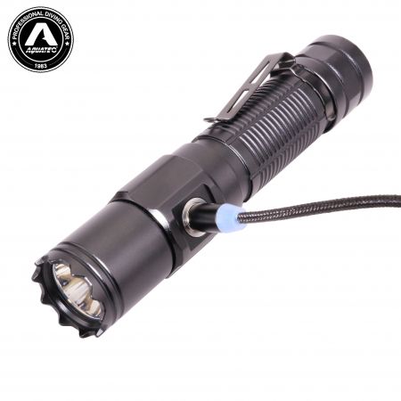 Lampe torche LED Police Chinoise GIGN test by GLG From JT Geek 
