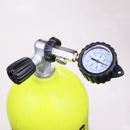 Pemeriksa tekanan tangki scuba
