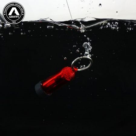 Porte-clés de plongée Scuba avec réservoir mini et lumière LED