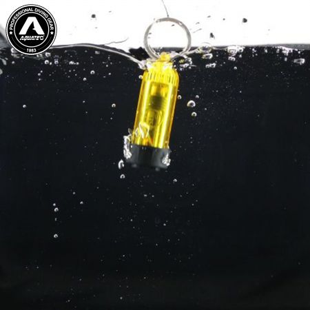 Porte-clés de plongée Scuba avec réservoir mini et lumière LED