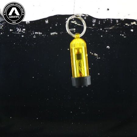 Přívěšek na klíče s mini tankem pro potápění s LED světlem