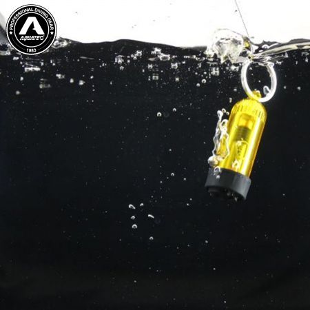 Přívěšek na klíče s mini tankem pro potápění s LED světlem