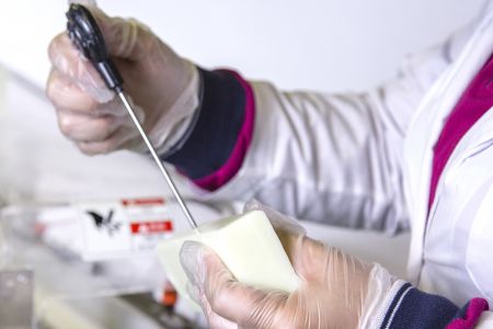 Q&C effettua ispezione del sapone.jpg - QC ispezione sapone