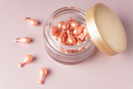 Sản xuất viên nang tinh chất chống nhăn. - Viên nang tinh chất chống nhăn.