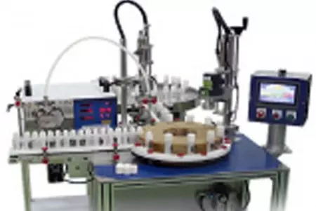 Автоматическая машина для заполнения жидкостей и закручивания крышек