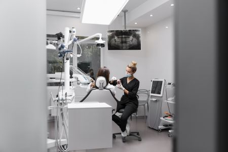Medical advice： Chronic bad breath can signal underlying health problems such as gastrointestinal or respiratory conditions. A doctor can rule these out.