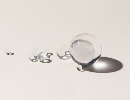 Ito ay bumubuo ng emosyonal na halaga nang hindi pinapataas ang kumplikado ng SKU.