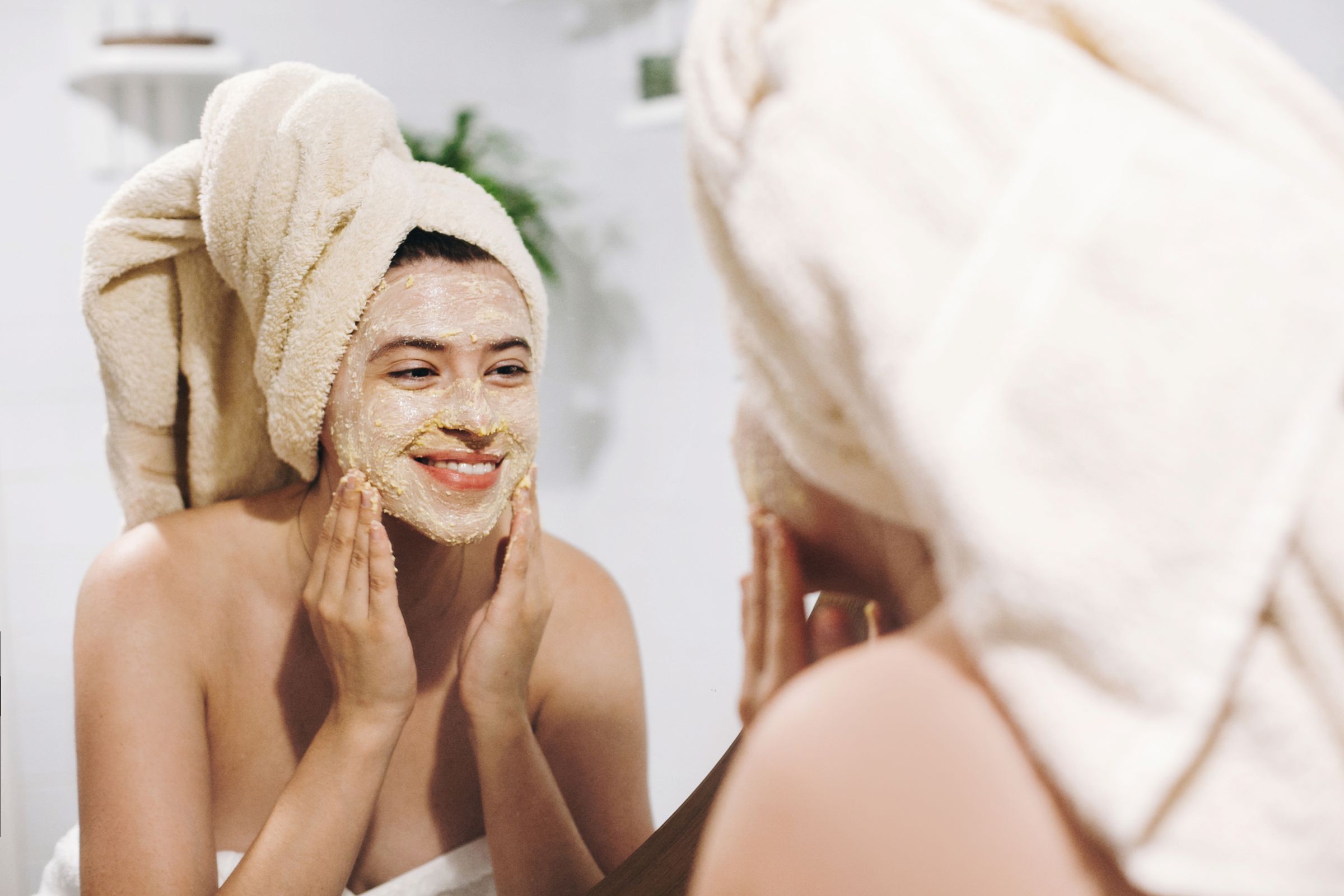Pourquoi l'exfoliation est importante : La science derrière une peau radieuse et saine