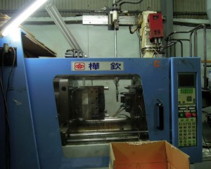 生産プロセス - . ランプカバー射出成形 2